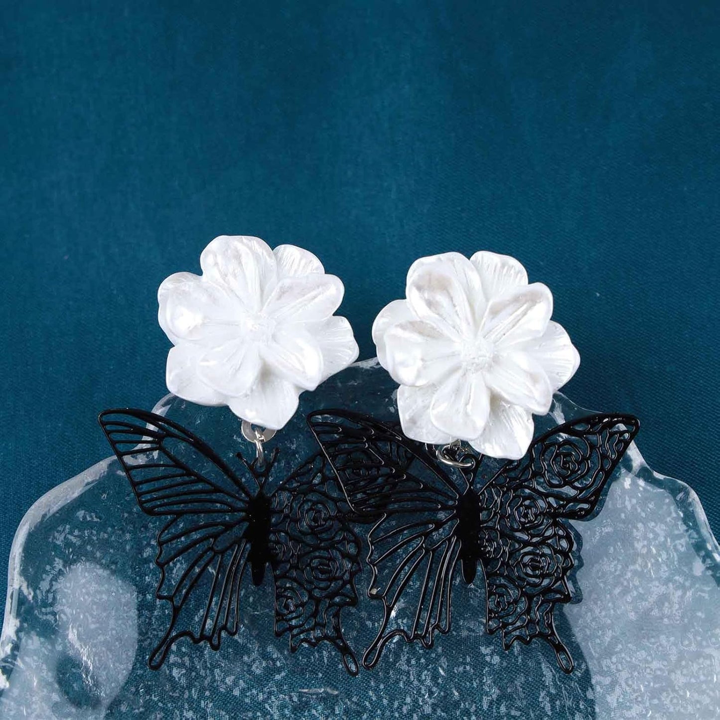 Vintage Black Butterfly Flower Drop Earrings Acrylic Flower Earrings White Flower Studs Earrings Black Hollow Butterfly Earrings Jewelry for Women